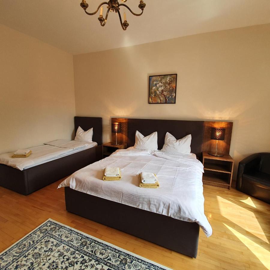 Vila De La Lugas Oradea Luaran gambar