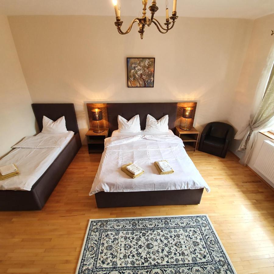 Vila De La Lugas Oradea Luaran gambar